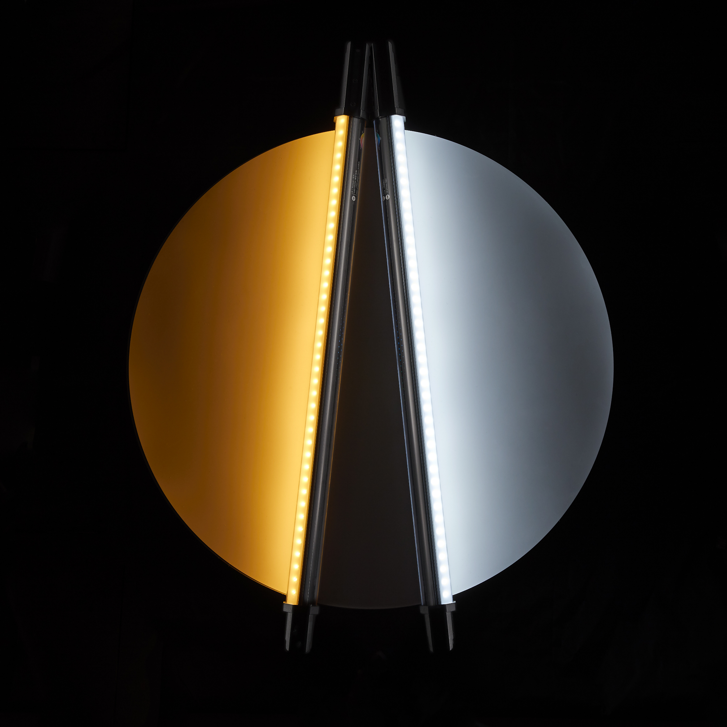 картинка Комплект светодиодных осветителей Godox TL60*4 kit для видеосъемки из Комплекты постоянного света от магазина Mif-Bond